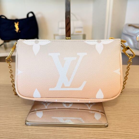 Louis Vuitton Monogram Giant By The Pool Multi Pochette Accessories Brume Small - Picture 3 of 11